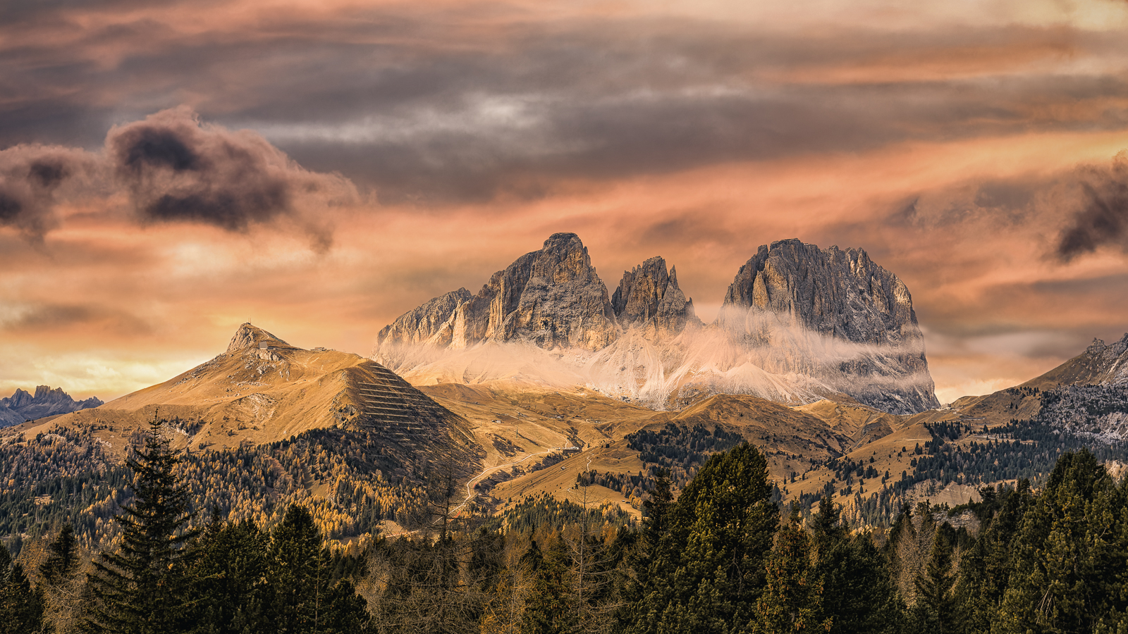 Gruppo del Sassolungo, Dolomites, Italy