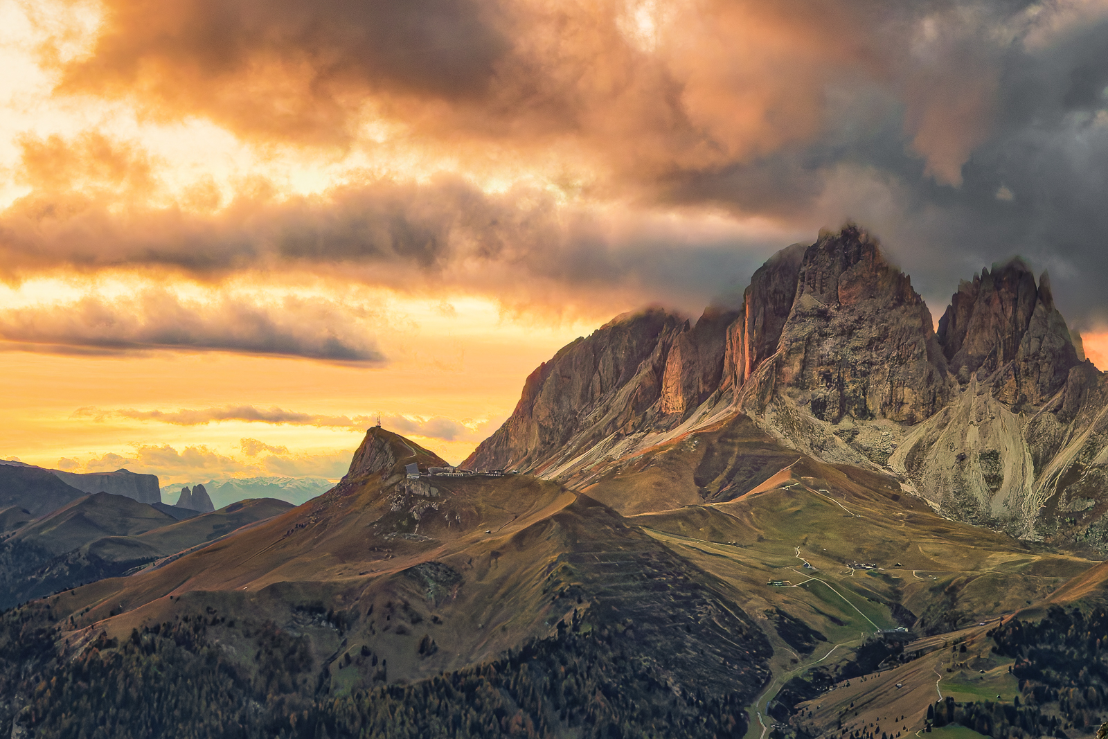 Gruppo del Sassolungo, Dolomites, Italy